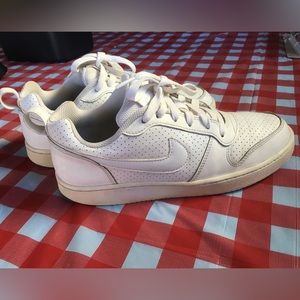 Women’s WMNS Nike Court BOROUGH Low White/White-White 844905-110. Size 8.5